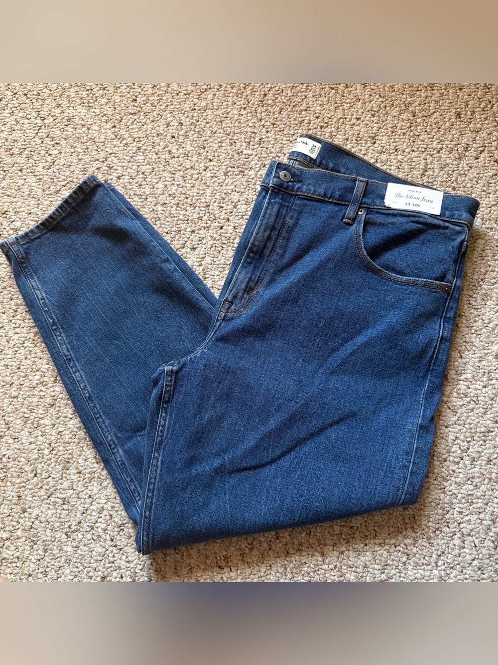 NWT Abercrombie and Fitch High Rise The Mom Jean Size 34/18R